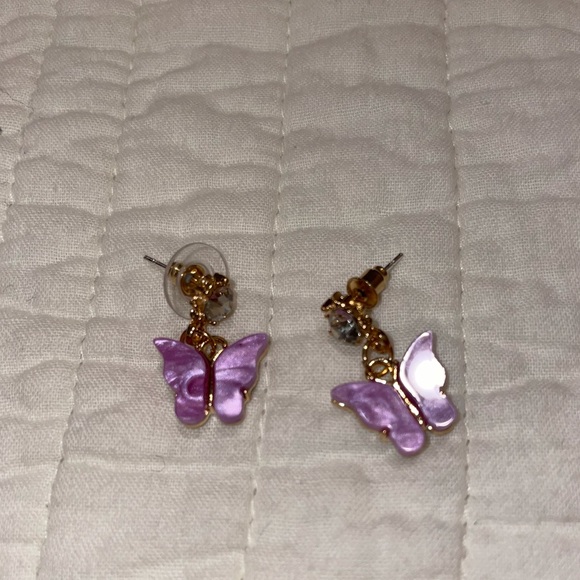 🏷️3/$15 SALE Lavender Butterfly Earrings - Picture 2 of 6